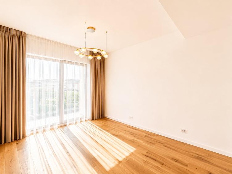 Duplex cu 5 camere cu Teren 300 Mp în Sisești