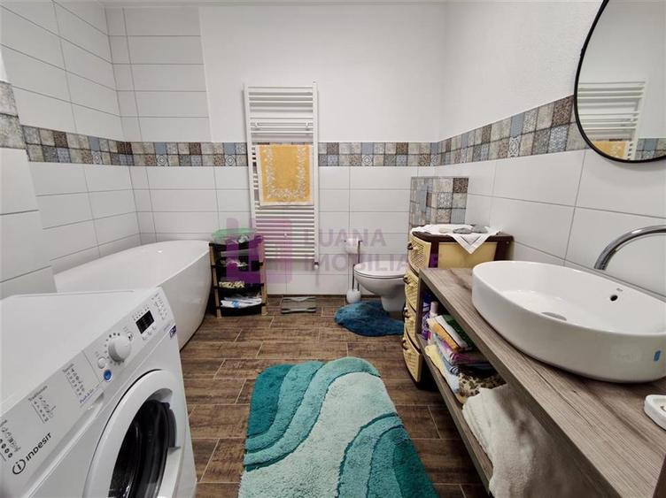 Casă individuală cu 7 camere cu Teren 1500 Mp în Turnișor