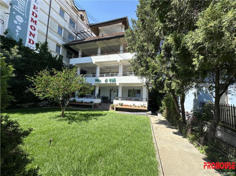 Apartament cu 5 camere decomandat în Sud