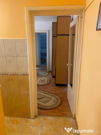 Apartament cu 2 camere semidecomandat în Romanilor