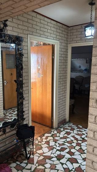 Apartament cu 4 camere semidecomandat, mobilat în Banu Manta