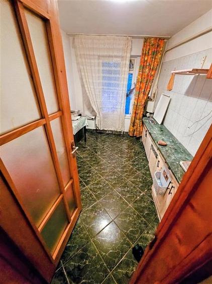 Apartament cu 3 camere decomandat în Viziru 3