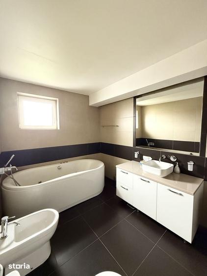 Apartament cu 4 camere în Central