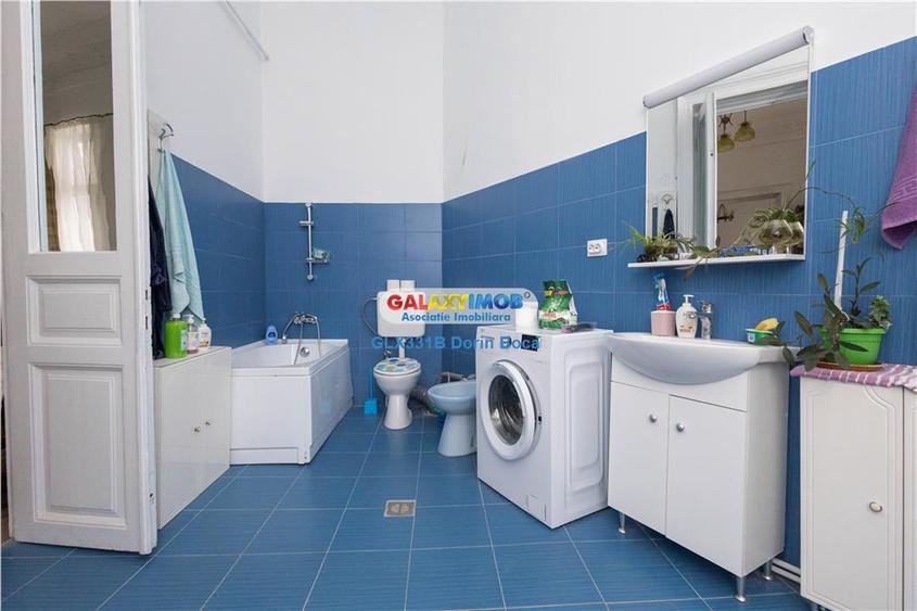 Apartament cu 3 camere decomandat, mobilat în Armeneasca