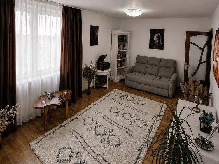 Apartament cu 2 camere decomandat în Central