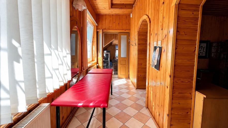 Casă individuală cu 8 camere cu Canalizare în Sibiel