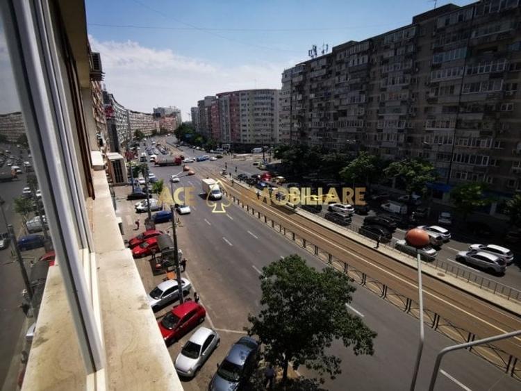 Apartament cu 3 camere decomandat, mobilat în Ștefan cel Mare