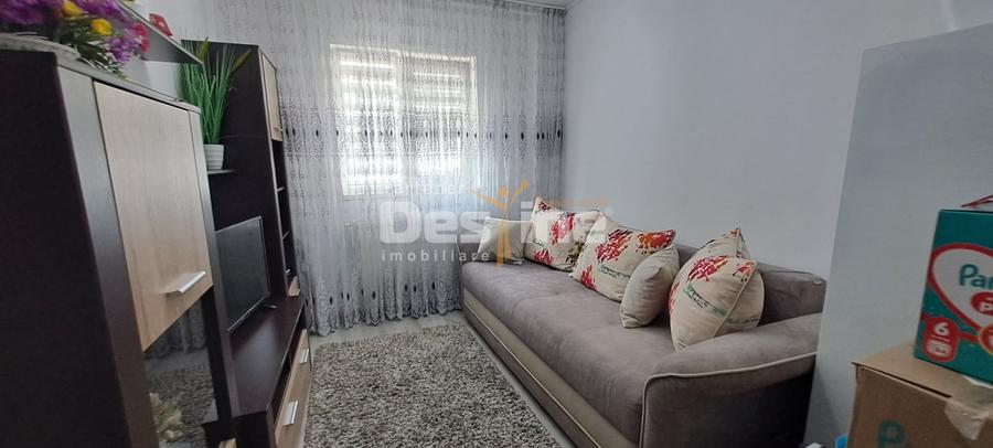 Apartament cu 3 camere semidecomandat, mobilat în Tătărași
