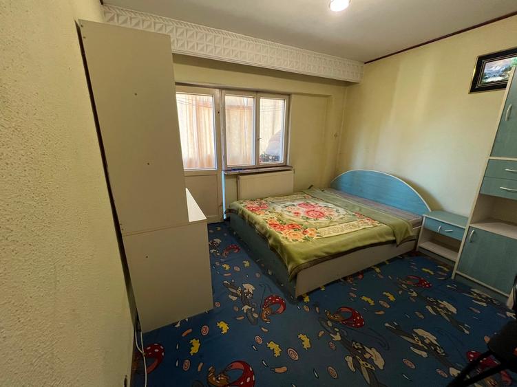 Apartament cu 3 camere decomandat în Steaua