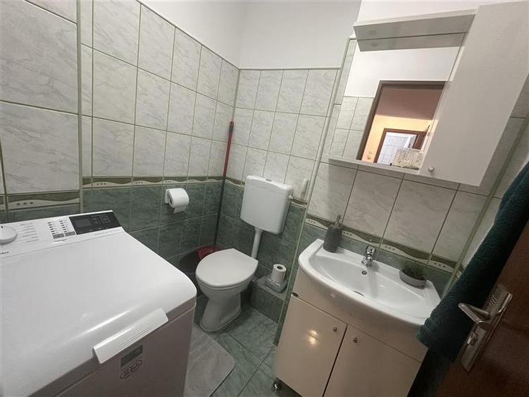 Apartament cu 3 camere decomandat, mobilat în Dâmbovița