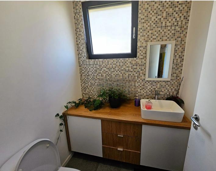Casă individuală cu 5 camere cu Canalizare în Cetate