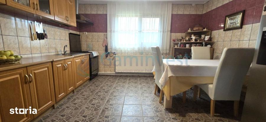 Casă cu 4 camere cu Teren 1755 Mp în Aușeu