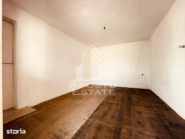 Casă cu 2 camere cu Teren 1472 Mp în Central