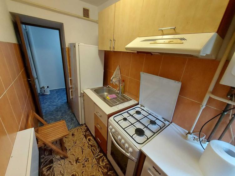 Apartament cu 3 camere semidecomandat în Alexandru cel Bun