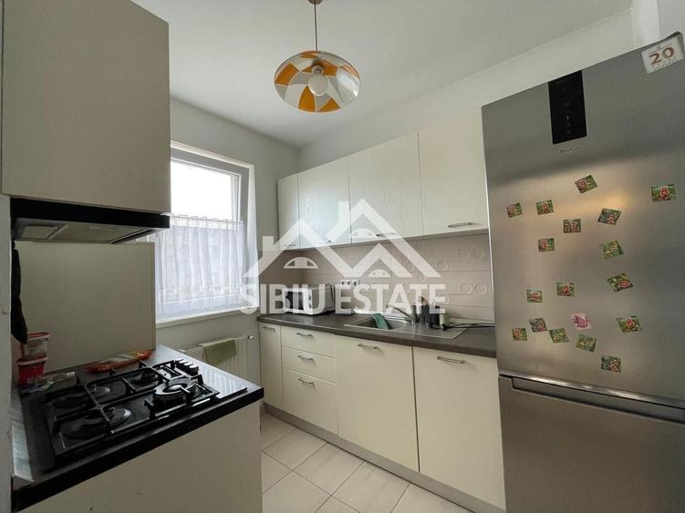 Apartament cu 3 camere decomandat, mobilat în Lazaret