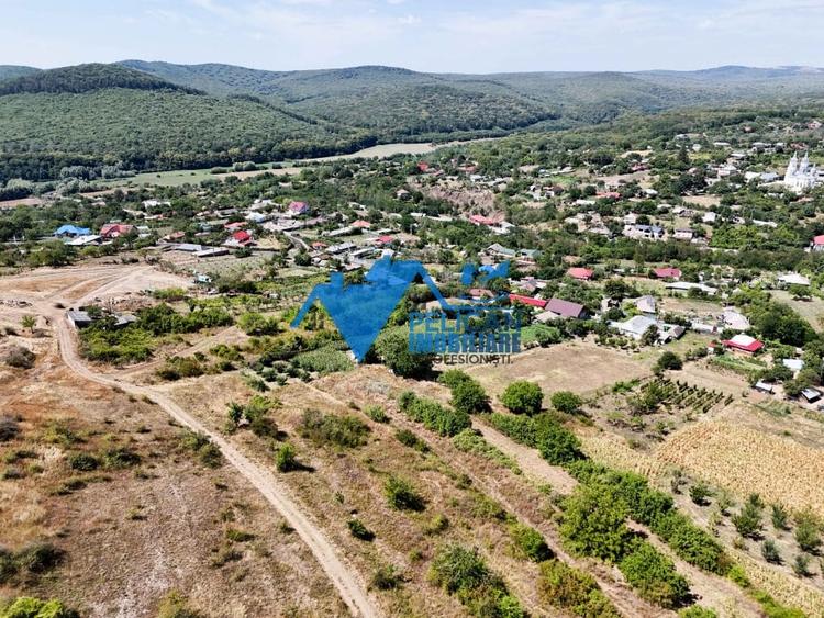 Casă individuală cu 4 camere cu Canalizare în Telița