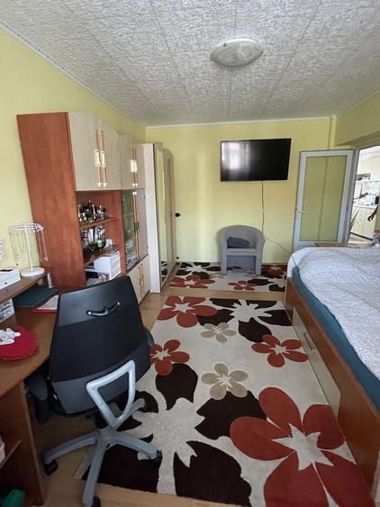 Apartament cu 4 camere decomandat în Central