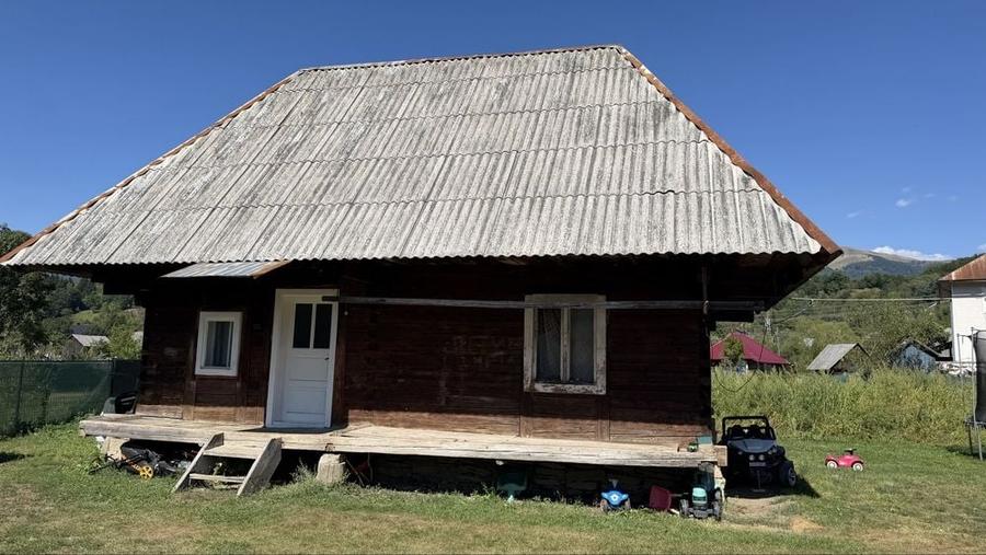 Casă cu 2 camere în Poienile de sub Munte