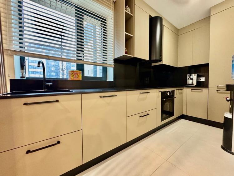 Apartament cu 3 camere semidecomandat, mobilat în Pipera
