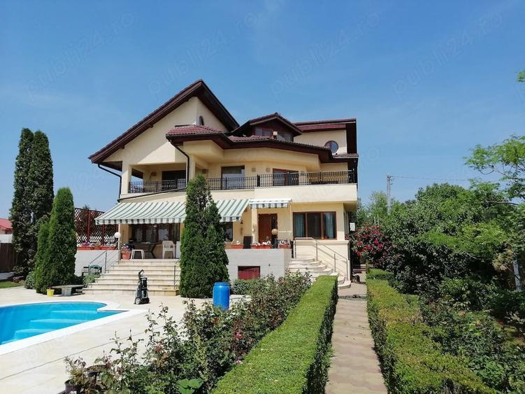 Casă cu 8 camere cu Teren 2600 Mp în Ștefăneștii de Sus