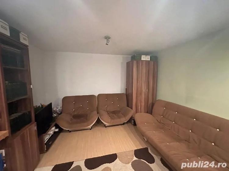 Casă cu 6 camere cu Teren 400 Mp în Est