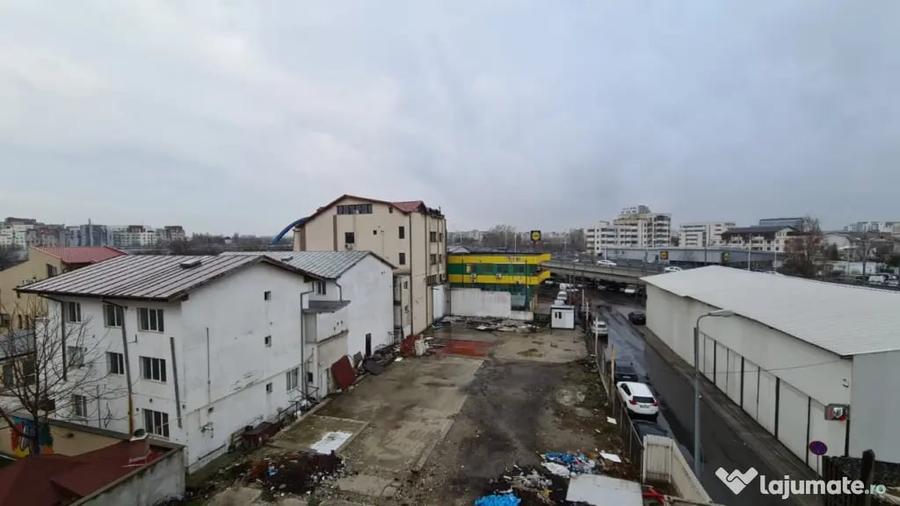Casă cu 7 camere cu Teren 300 Mp în Mihai Bravu