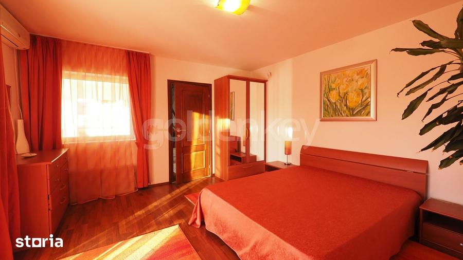 Casă cu 10 camere cu Teren 633 Mp în Central