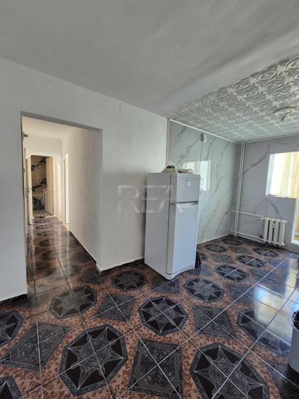 Apartament cu 3 camere decomandat, mobilat în Basarabia
