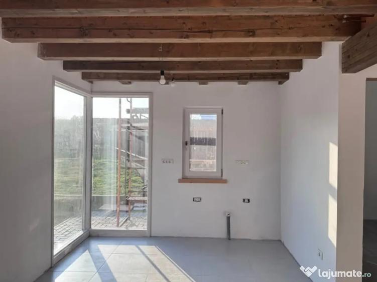 Casă cu 4 camere cu Teren 280 Mp în Central
