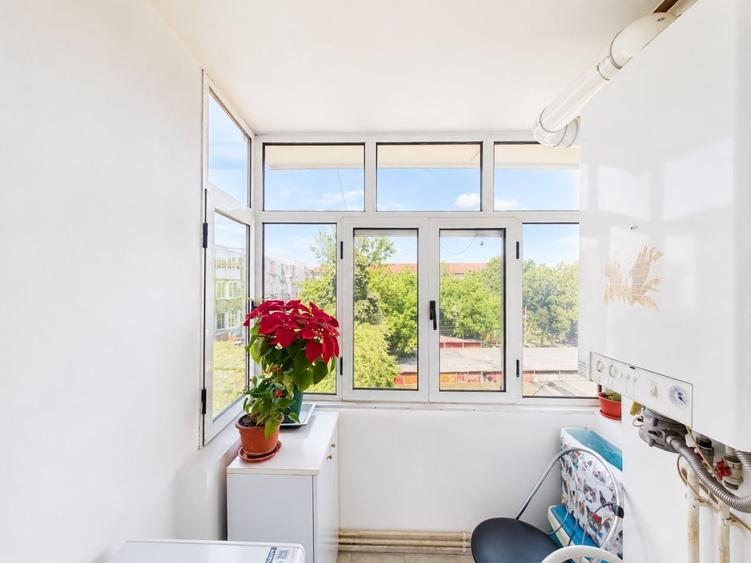 Apartament cu 4 camere decomandat, mobilat în Lipovei