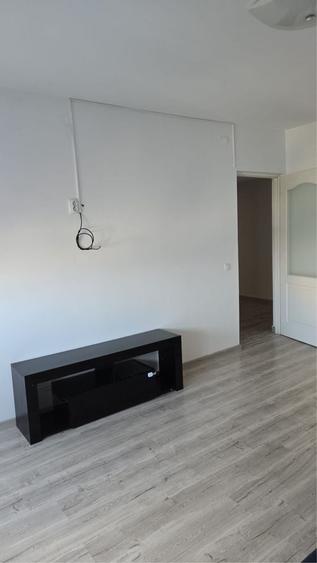 Proprietar, dau spre inchiriere apartament decomnadat cu 3 camere, Pacurari, Lukoil - 1