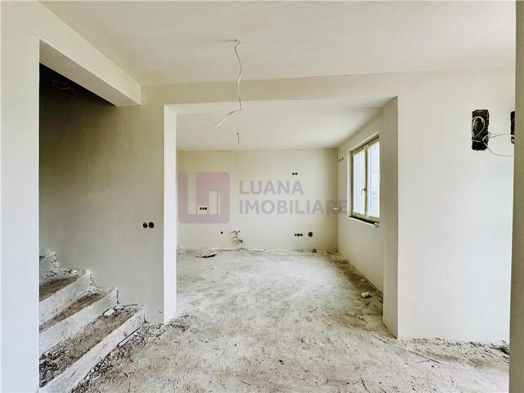 Casă individuală cu 3 camere cu Canalizare în Central