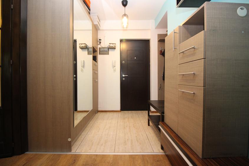 Apartament cu 4 camere semidecomandat în Titan
