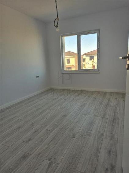 Duplex cu 4 camere cu Canalizare în Moșnița Nouă