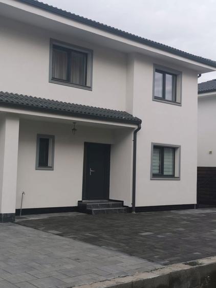 Casă cu 3 camere cu Teren 250 Mp în Exterior Vest