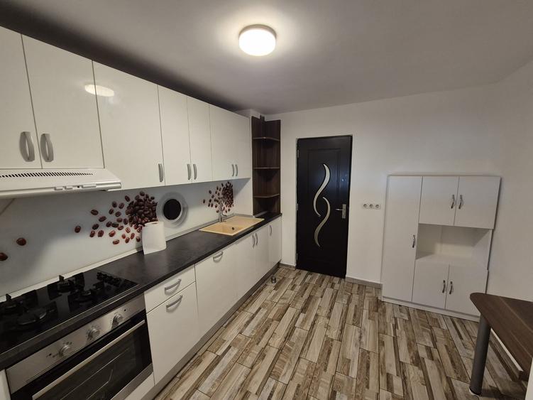 Apartament cu 3 camere decomandat în Berceni
