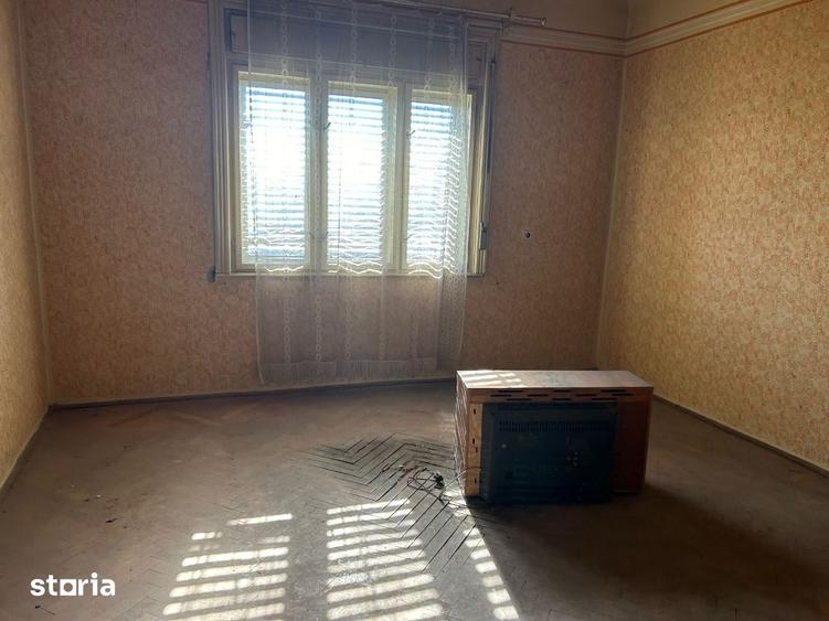 Casă cu 3 camere cu Teren 1200 Mp în Borș