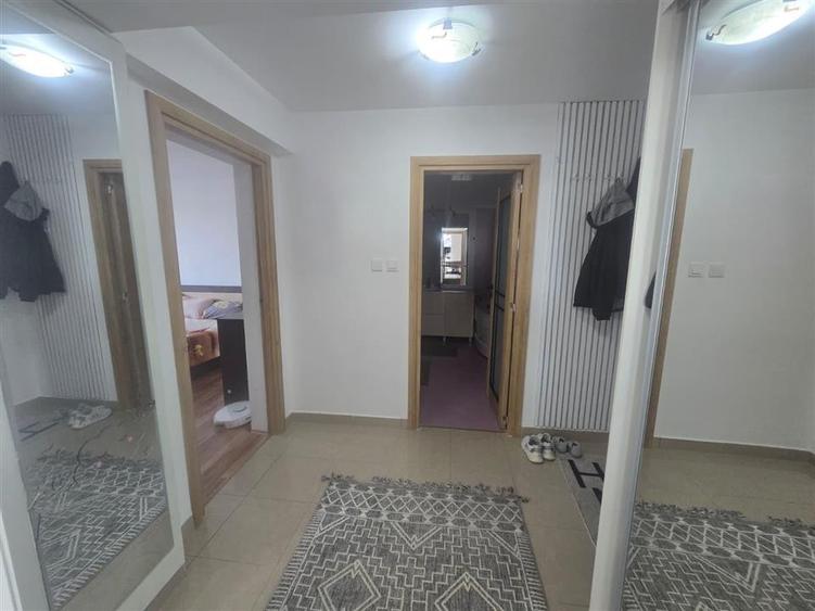 Apartament cu 3 camere decomandat, mobilat în Șcheia
