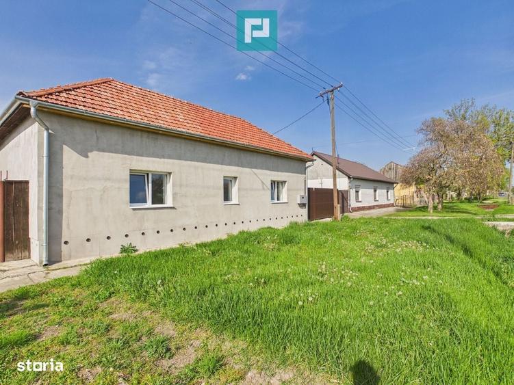 Casă cu 4 camere în Peregu Mic