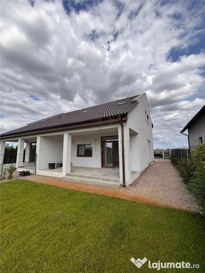 Casă cu 5 camere cu Teren 300 Mp în Moșnița Nouă