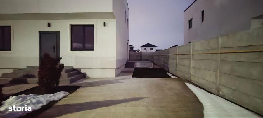 Casă cu 4 camere cu Teren 180 Mp în Central