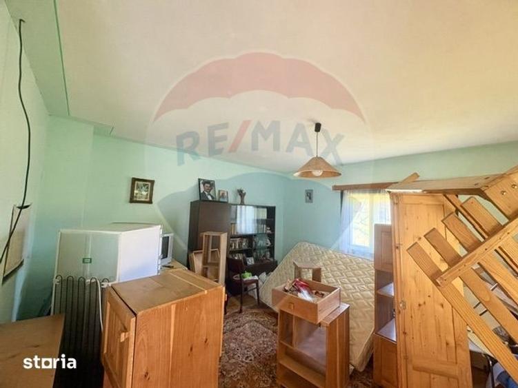 Casă cu 3 camere cu Teren 6039 Mp în Desești