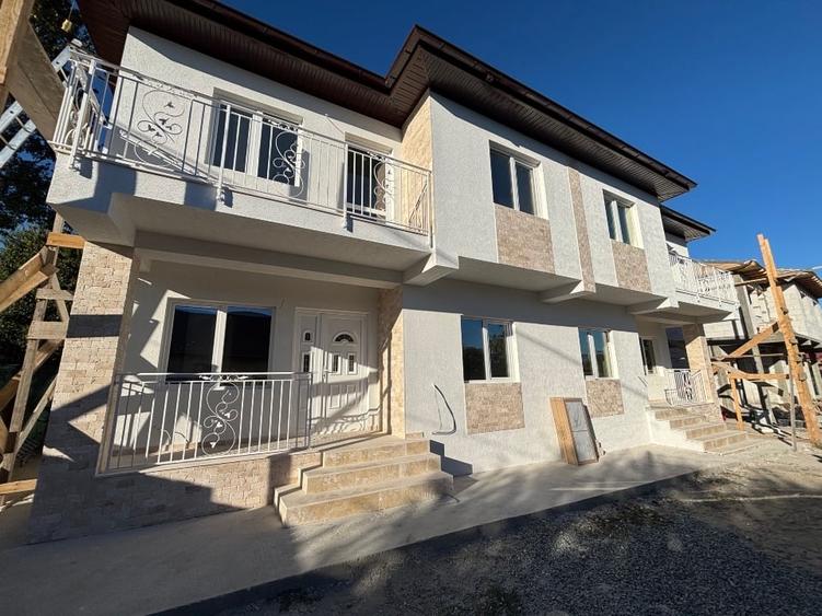 Duplex cu 3 camere cu Canalizare în Est