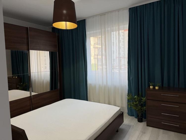 Apartament cu 3 camere decomandat în Păcii