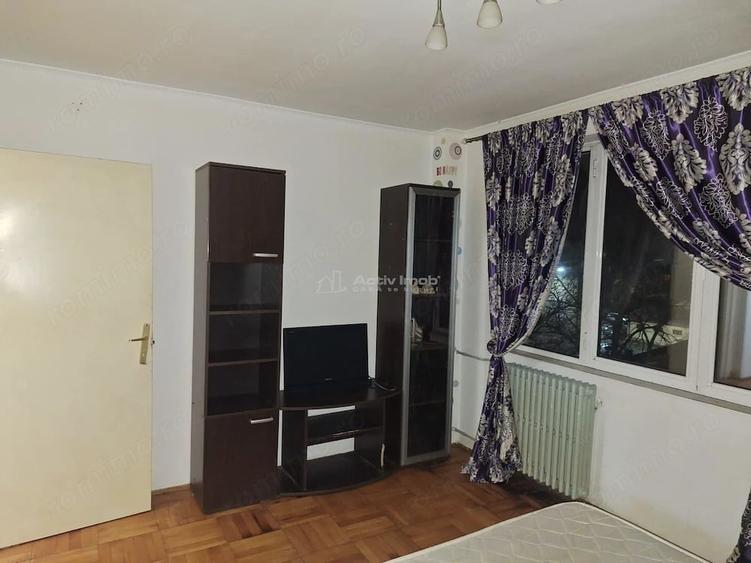 Apartament cu 3 camere semidecomandat în Central