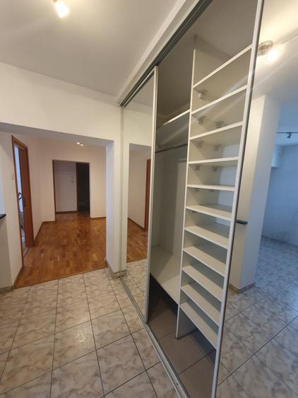 Apartament cu 3 camere decomandat în Obor