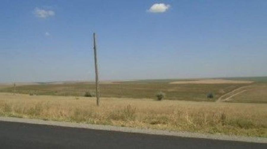 Teren de 9000 mp, în Schela