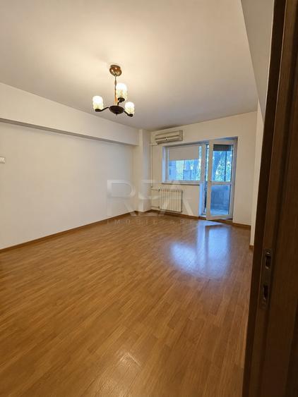 Apartament cu 3 camere decomandat în Drumul Taberei