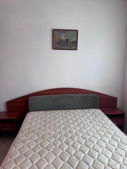 Apartament cu 3 camere semidecomandat în Alexandru cel Bun