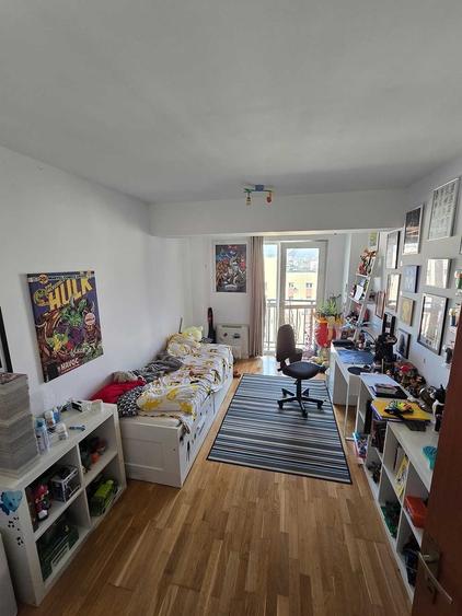 Apartament cu 4 camere decomandat în Decebal